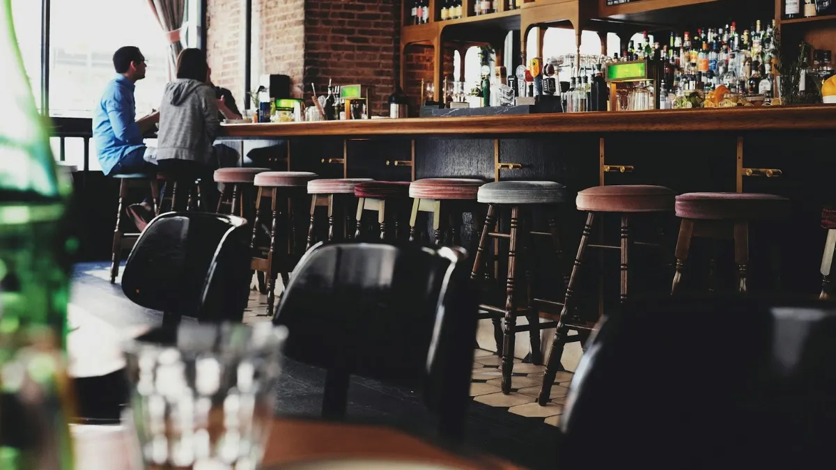 AI Phone Answering for Restaurants vs Online Ordering: What Actually Drives More Revenue?