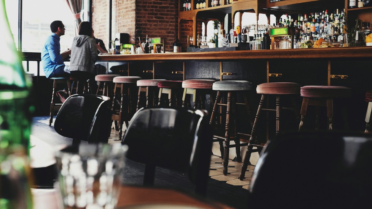 AI Phone Answering for Restaurants vs Online Ordering: What Actually Drives More Revenue?